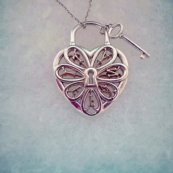 ❌SOLD❌🩵RARE🩵 Tiffany Heart Necklace - Picture 3 of 5